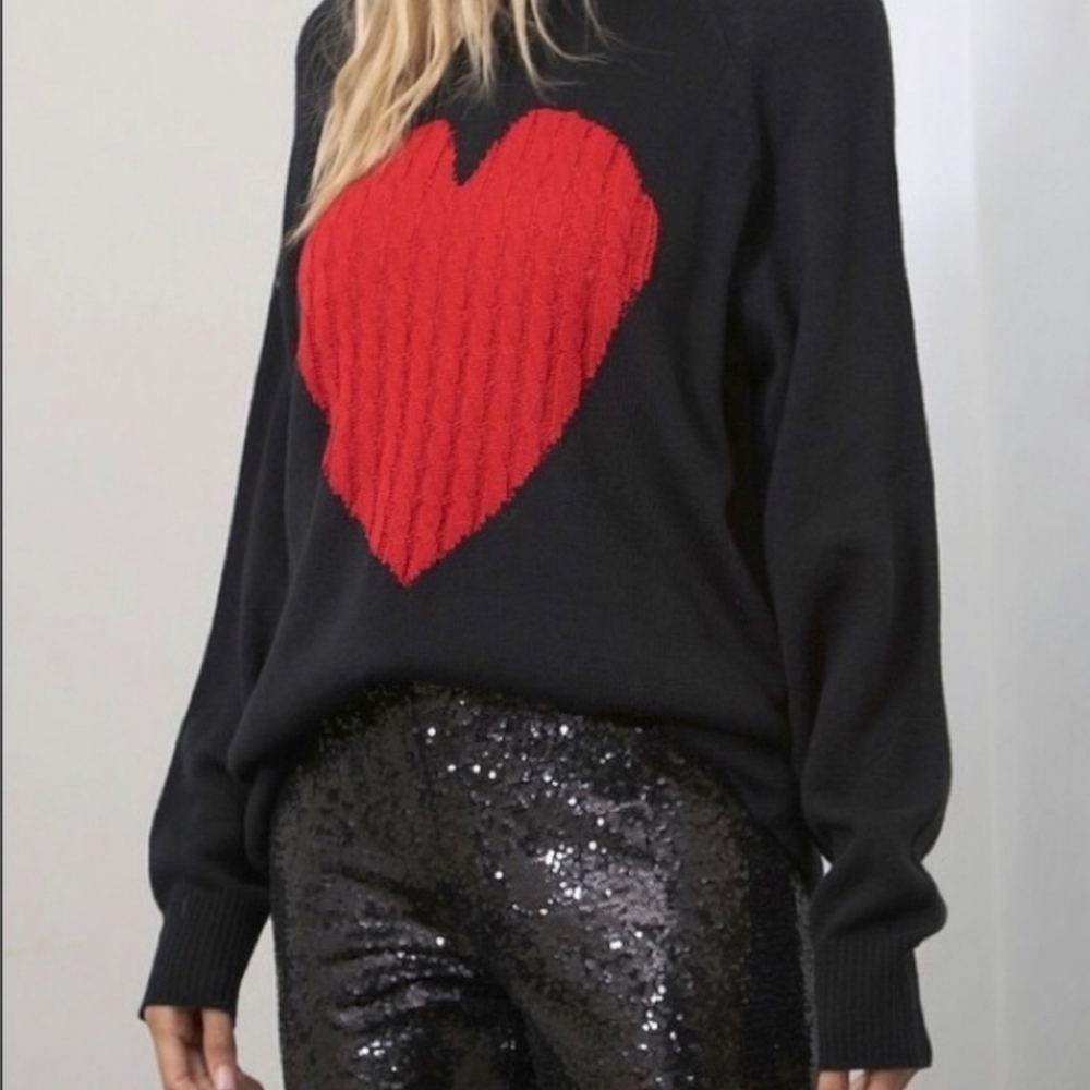 Black and read heart sweater perfect for valentine's day - Picture 2 of 3